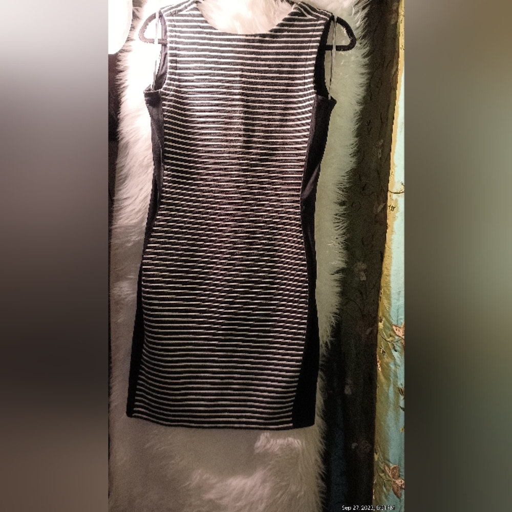 Athleta sleeveless Dress, Black & White dress, Active dress, cotton spandex